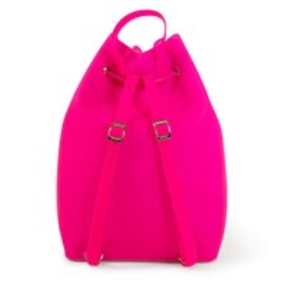 American Jewel Yummy Gummy Silicone Bucket Backpack fuschia pink New - Picture 2 of 7